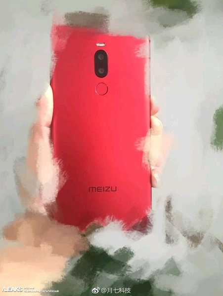 Meizu Note 8 засветился на живой фотографии
