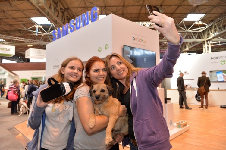 Samsung хочет спрятать селфи-камеру за экран смартфонов