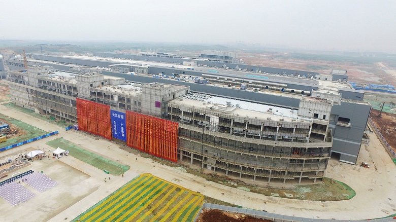 Начато строительство новой фабрики Tsinghua Unigroup, которая будет выпускать флэш-память 3D NAND