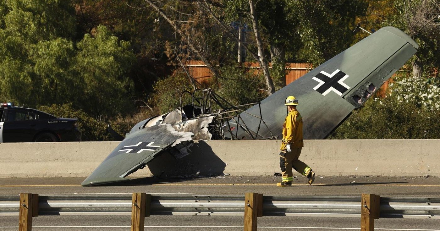 Самолёт Люфтваффе упал на шоссе в Калифорнии