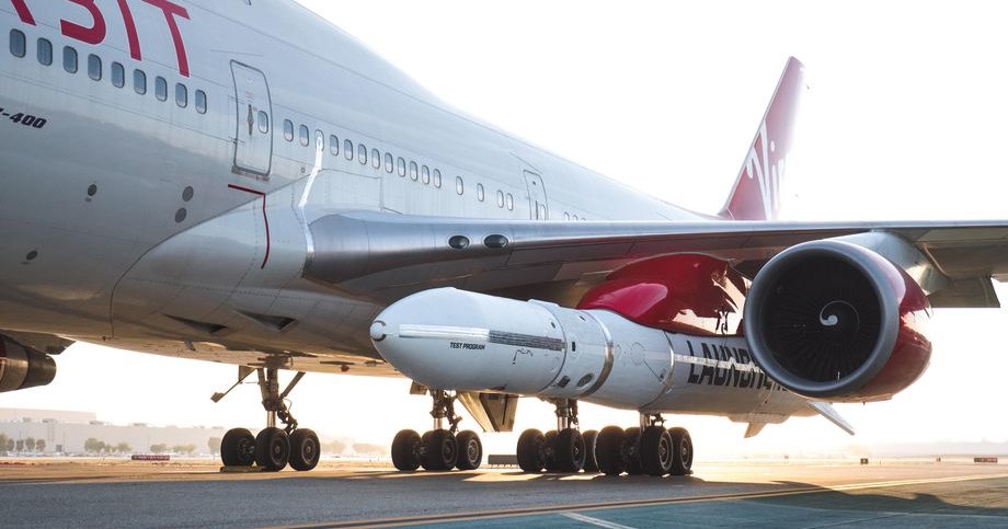 Virgin Orbit прикрепила ракету-носитель к модифицированному Boeing 747