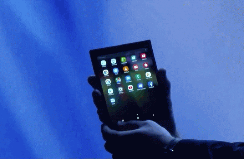 Samsung показала складной смартфон с гибким экраном