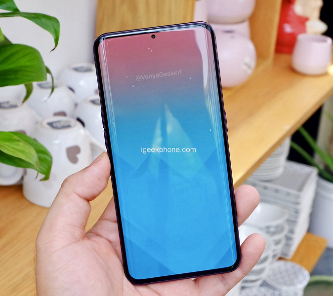 Изображение дня: смартфон Samsung Galaxy S10 с дисплеем Infinity-O