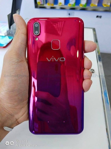 Новинка Vivo засветилась на живых фото