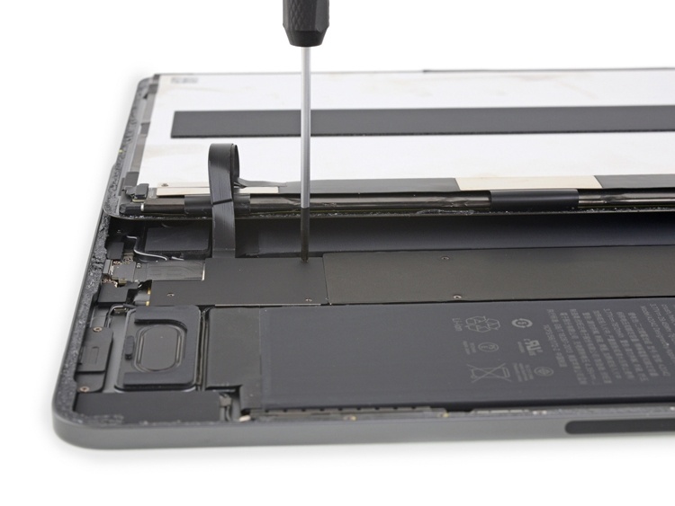Вскрытие iPad Pro 11″: планшет практически не подлежит ремонту