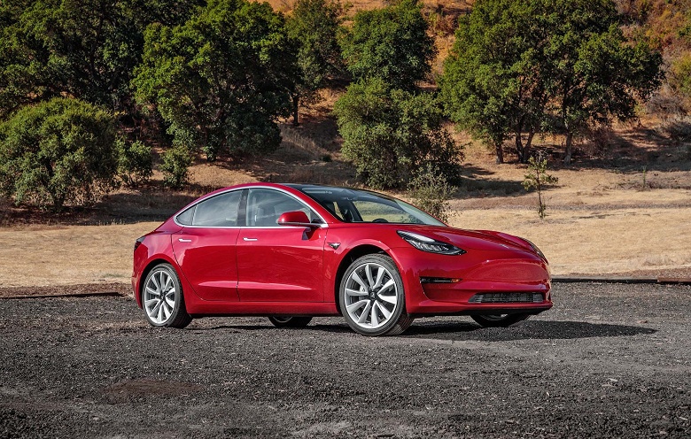 Для того, чтобы быстрее доставлять свои электромобили, Tesla купила... несколько компаний, занимающихся перевозкой товаров