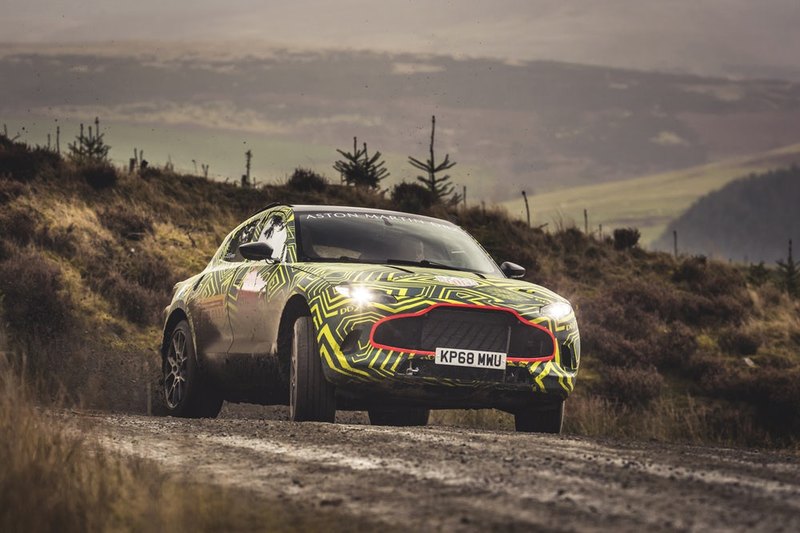 Aston Martin тестирует прототип своего первого кроссовера: видео