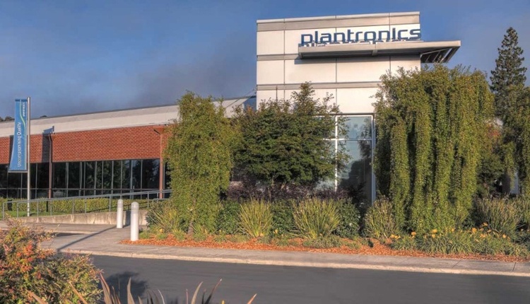 Logitech планирует купить производителя гарнитур Plantronics