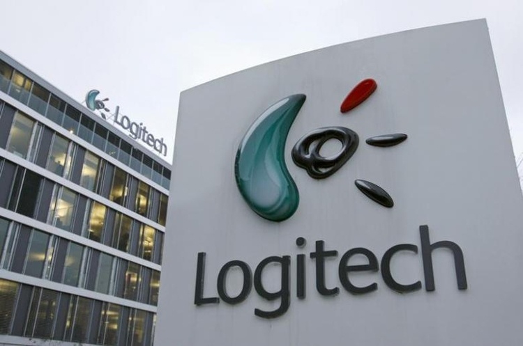 Logitech планирует купить производителя гарнитур Plantronics