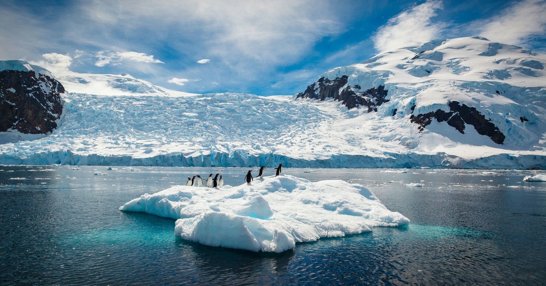 Обнаружен источник тепла под Антарктидой: лёд тает изнутри