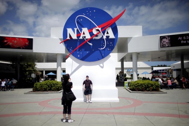 NASA отдаёт разработку лунной программы на откуп частным компаниям