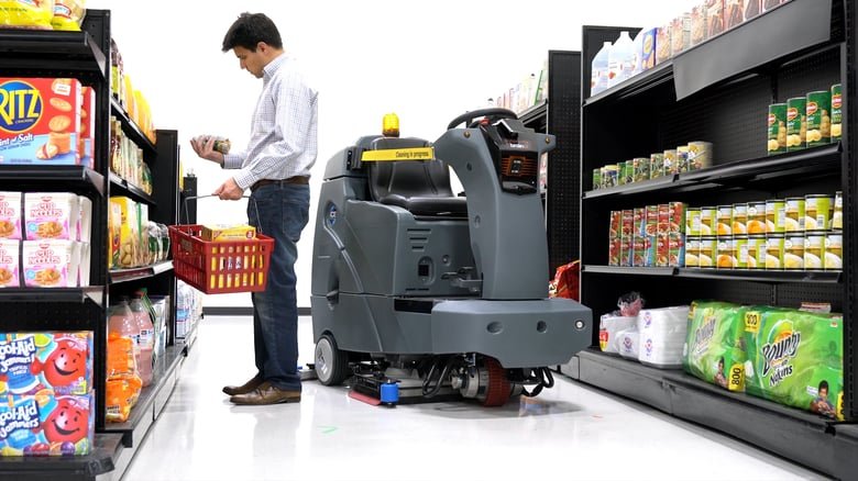 Walmart начинает использовать роботов-уборщиков - 2