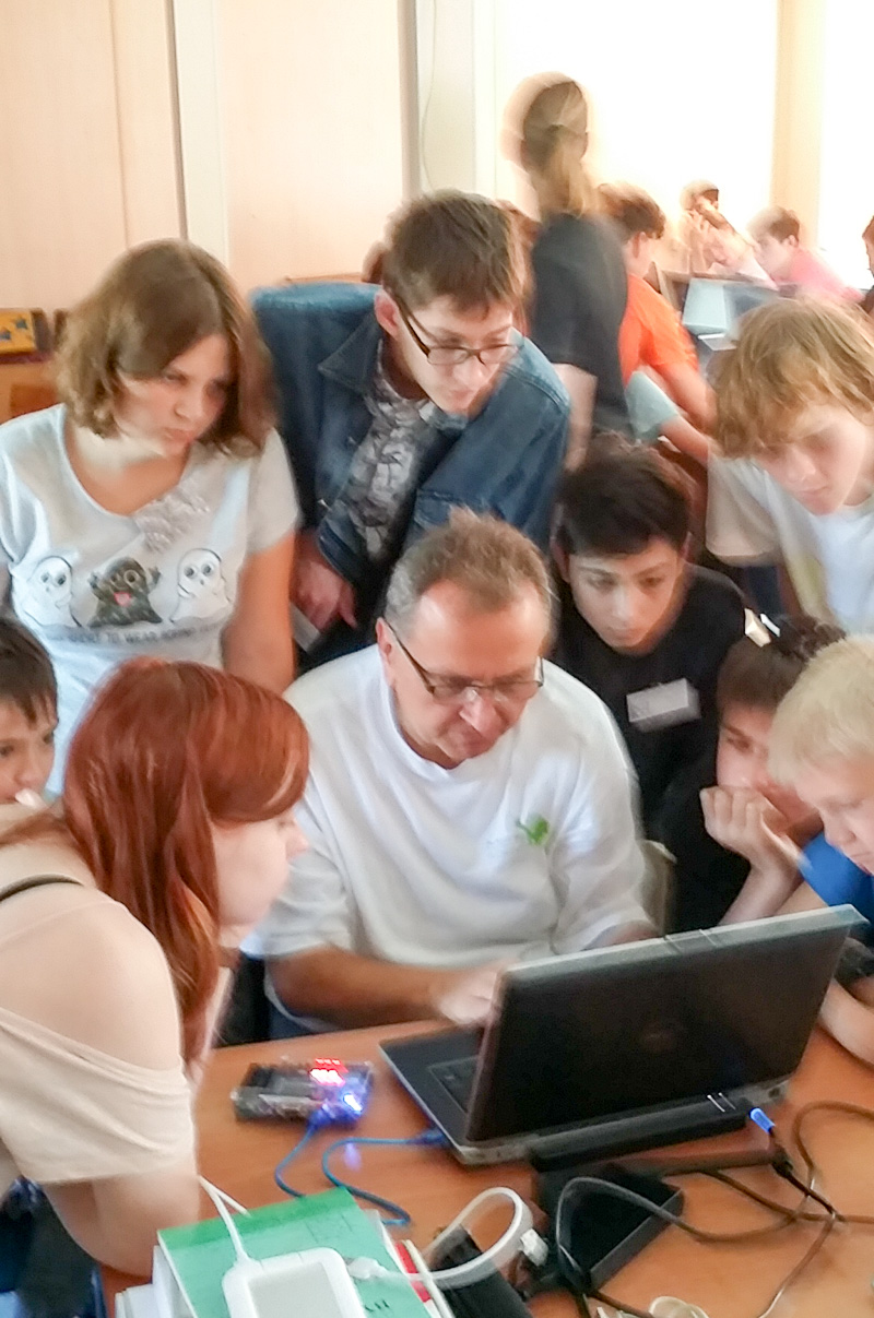 Десятиклассница из Сибири хочет стать проектировщицей процессоров. Почему бы ей не сделать нейроускоритель на ПЛИС? - 12 Десятиклассница из Сибири хочет стать проектировщицей процессоров. Почему бы ей не сделать нейроускоритель на ПЛИС? - 12