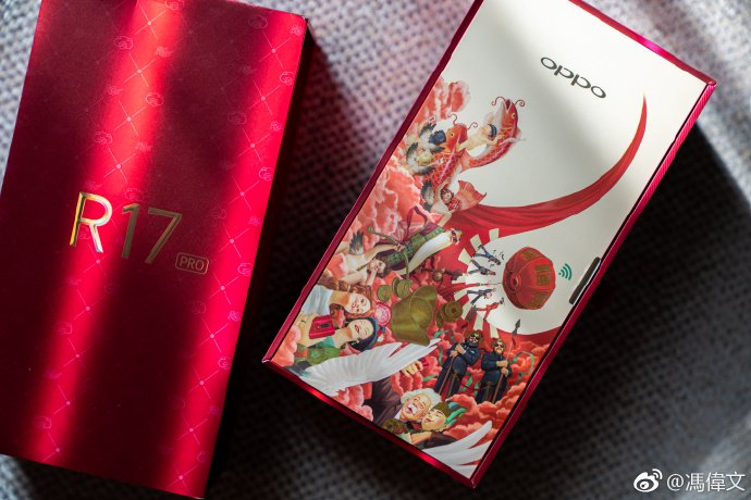 Oppo выпустила смартфоны с золотыми логотипами свиней