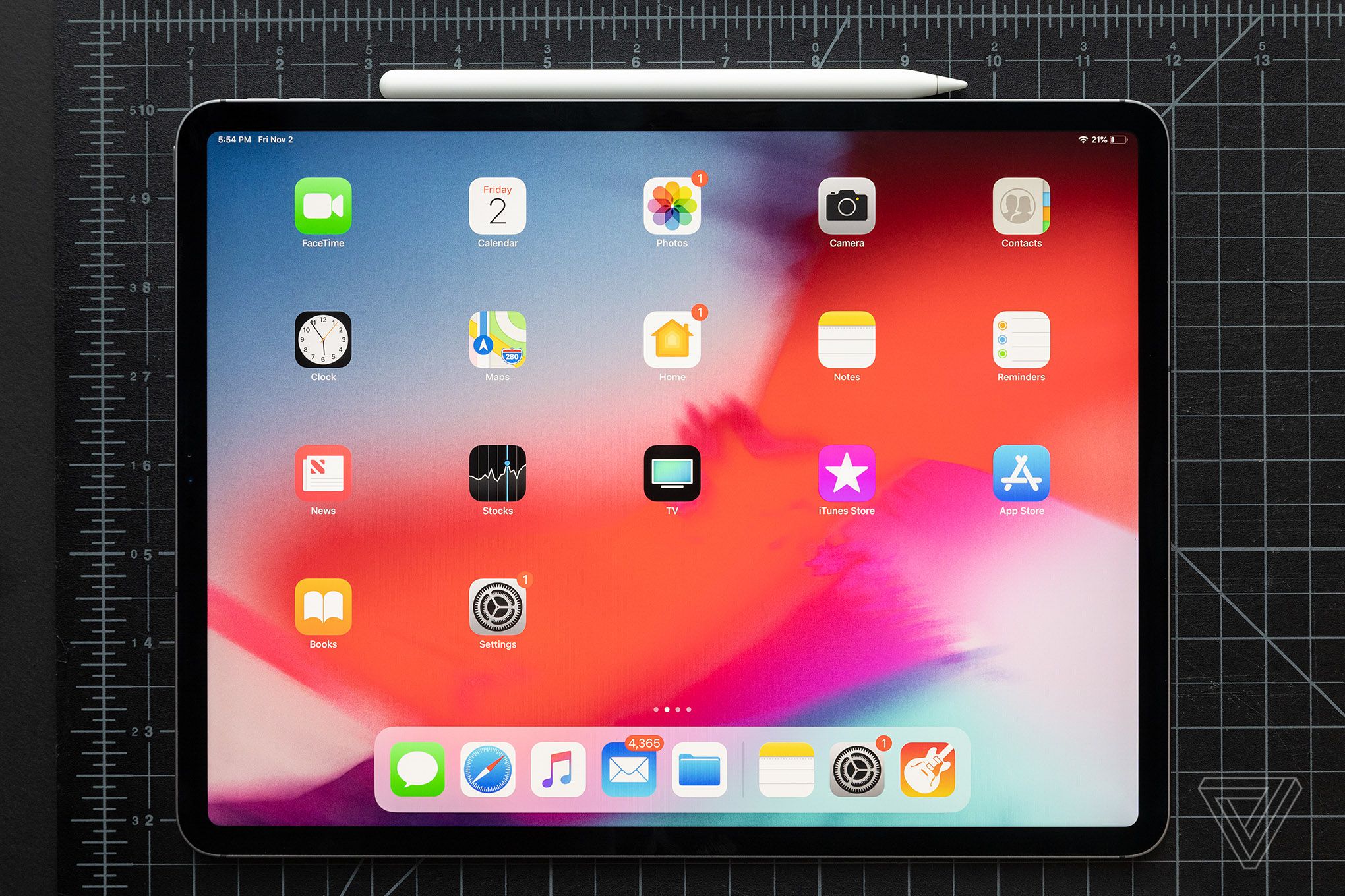 Apple подтверждает, что некоторые iPad Pro поставляются слегка изогнутыми, но говорит, что это нормально - 3