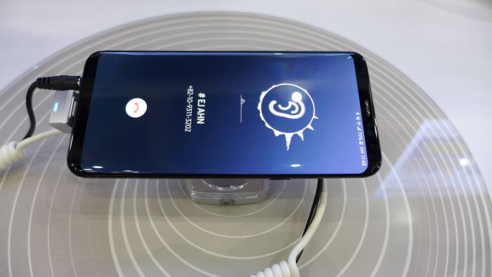 Samsung покажет на выставке CES 2019 экраны OLED для смартфонов, издающие звук