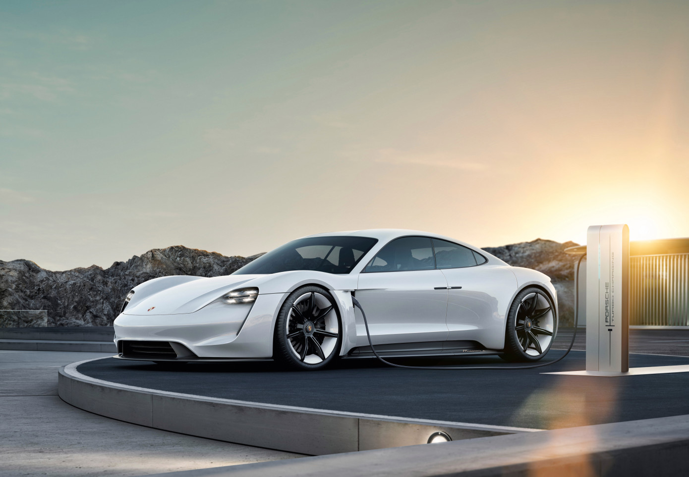 Годовой запас Porsche Taycan уже зарезервирован, в основном владельцами Tesla - 1