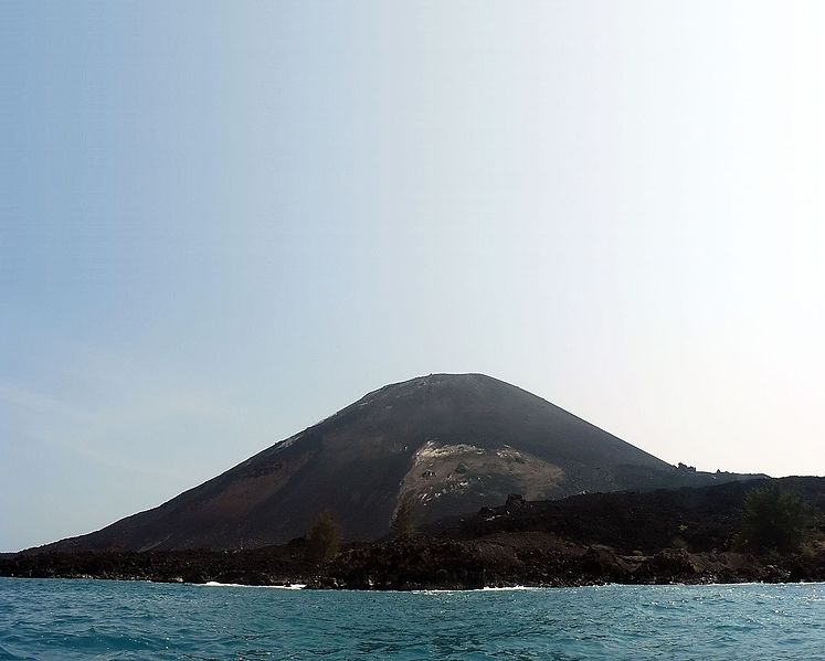 Вулкан Анак-Кракатау стал меньше в четыре раза после извержения