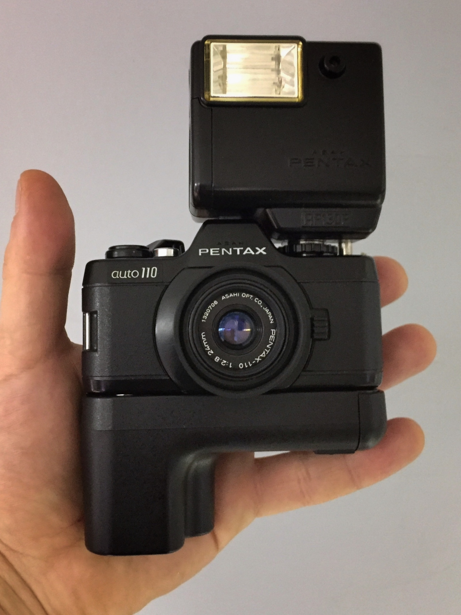 Pentax Auto 110: «в каком кулаке камера?» - 7