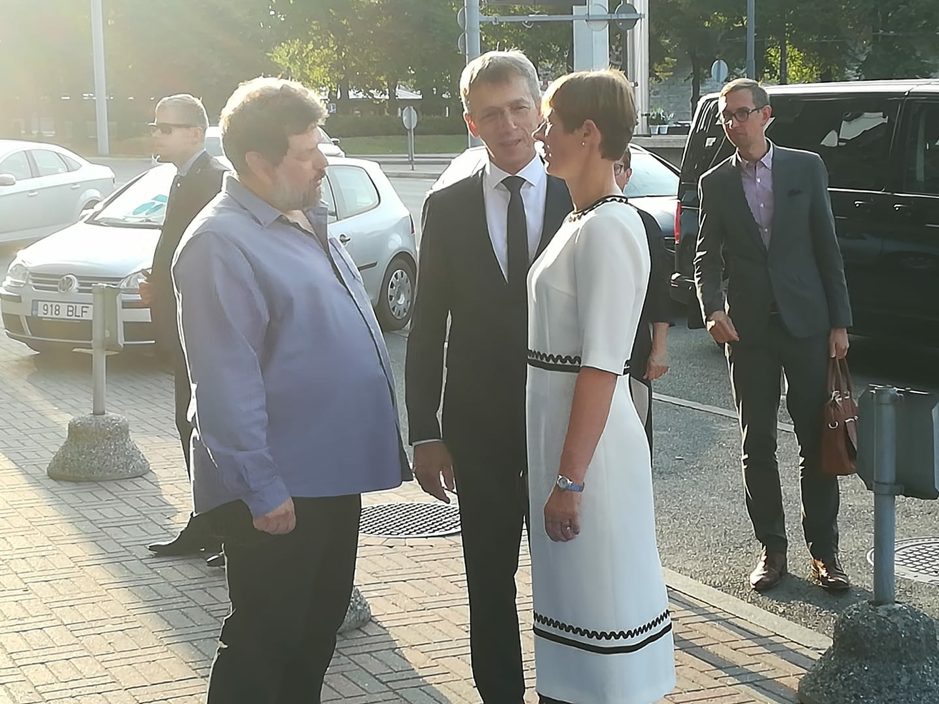 How to Painlessly Unite Art with Java, JavaScript, and Graphs or The Story Behind Creating an Interactive Theatre Produc - 19 image