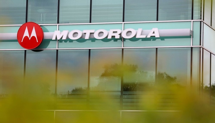 В Motorola предложен оригинальный способ взаимодействия с гибкими смартфонами