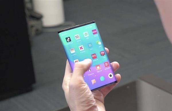 Xiaomi отвечает на критику: смартфон с гибким экраном является полностью оригинальной разработкой компании