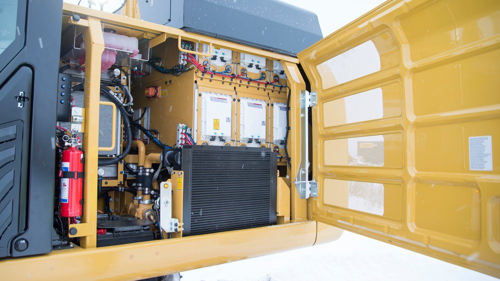 Caterpillar представили электрический 26-тонный экскаватор с гигантской аккумуляторной батареей на 300 кВт*ч - 3