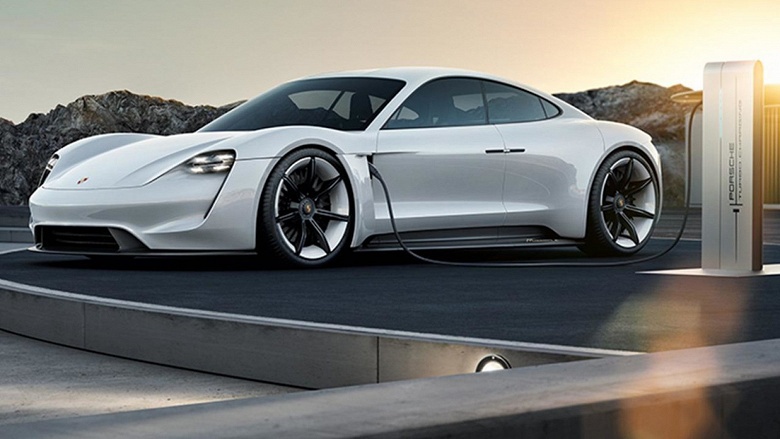 Владельцы электромобилей Porsche Taycan смогут три года бесплатно пользоваться зарядными станциями - 1