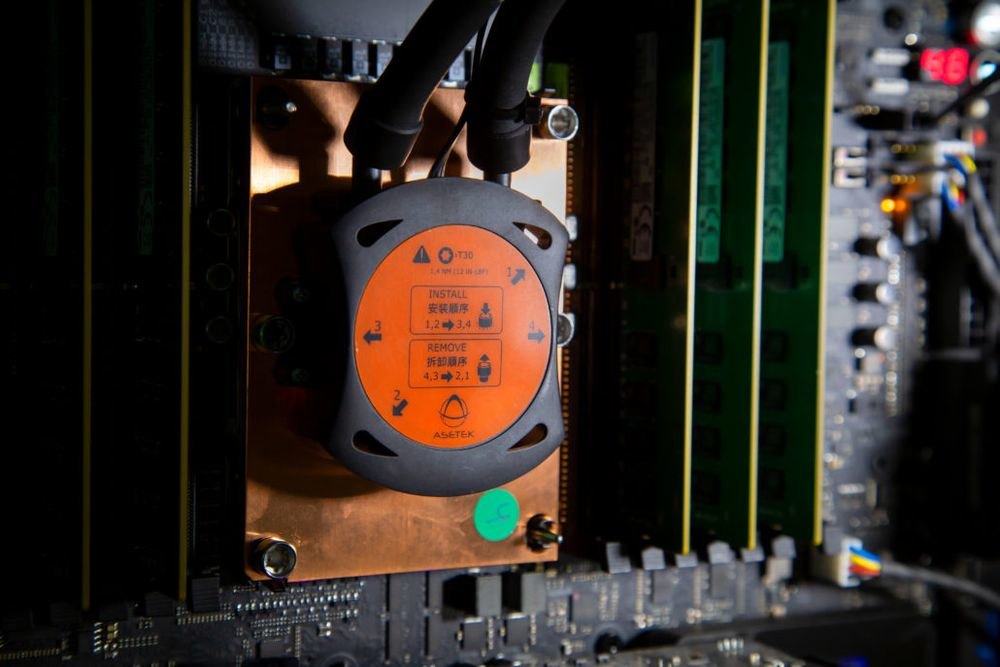 Intel выпустил в продажу суперпроцессор за 3000 долларов
