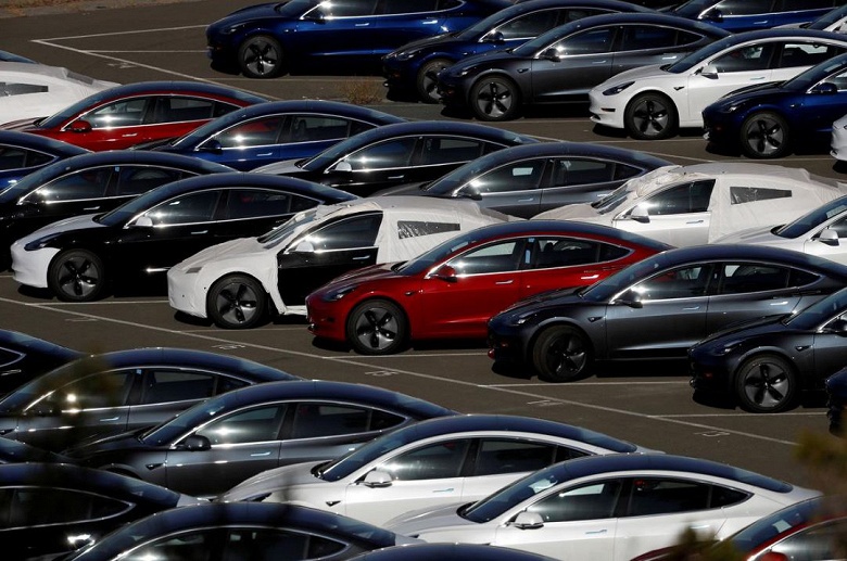Tesla второй раз в этом году снижает цены на электромобили Model 3