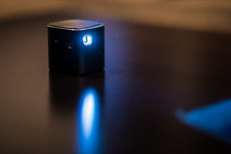 Крошечный портативный проектор PIQO собрал 1,7 млн долларов на Indiegogo