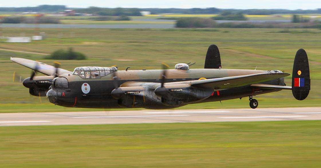 Как летает Avro Lancaster