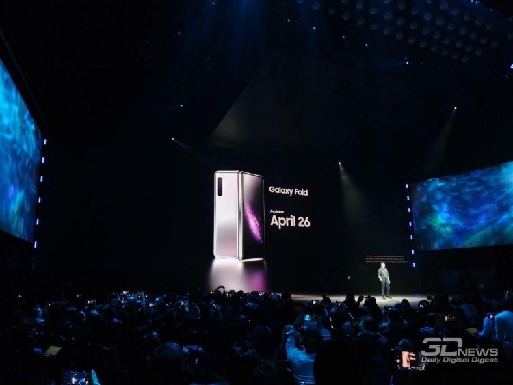 Первоначально складной телефон Huawei был похож на Galaxy Fold