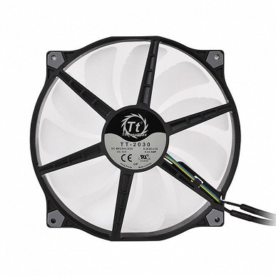 Вентилятор Thermaltake Pure 20 ARGB TT Premium Edition комплектуется пультом управления подсветкой