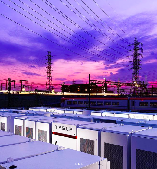 Крупнейшая железнодорожная компания Японии установила 42 Tesla Powerpacks в качестве резервного источника электричества - 1