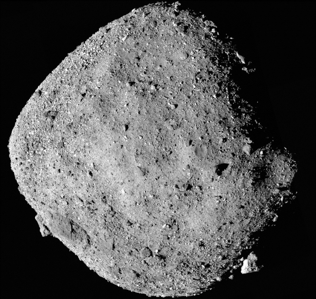Межпланетная станция OSIRIS-Rex прислала новые фотографии астероида Бенну - 1