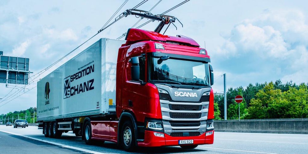 В Германии тестируют новый тип электротранспорта: грузовики-троллейбусы - 1