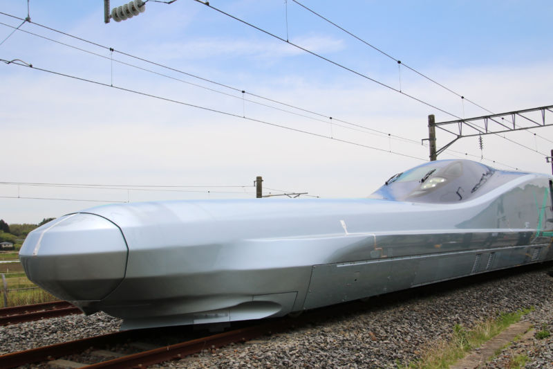 Японская компания представила самый быстрый в мире поезд, его скорость 400 км-ч - 1