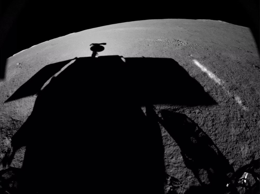 Миссия «Чанъэ-4» — результаты пятого лунного дня: проблемы с ровером «Юйту-2» и новое научное открытие - 1