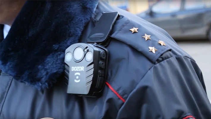 Полицейских РФ хотят оснастить компактными видеокамерами с распознаванием лиц - 1