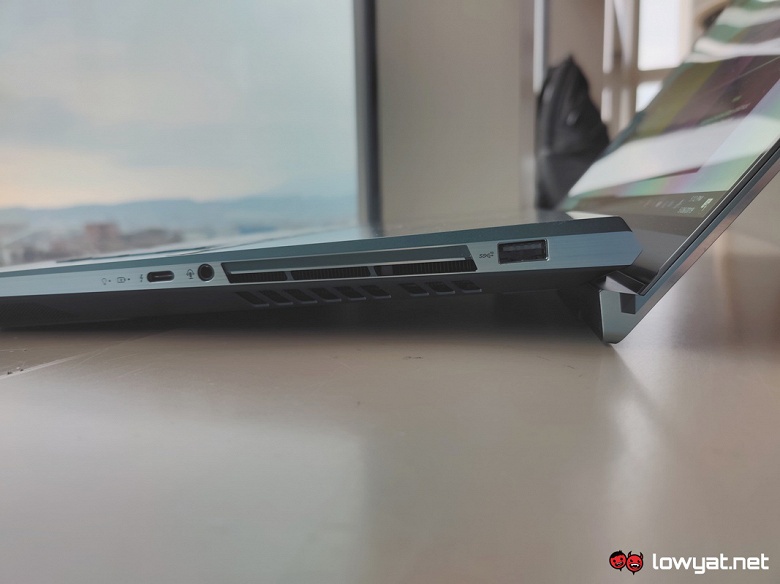 Когда одного экрана мало. Ноутбук Asus ZenBook Pro Duo оснащен дисплеем OLED диагональю 15,6 дюйма и 14-дюймовым экраном IPS
