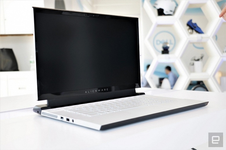 Игровые ноутбуки Alienware m15 и m17 полностью изменились внешне и стали чёрно-белыми