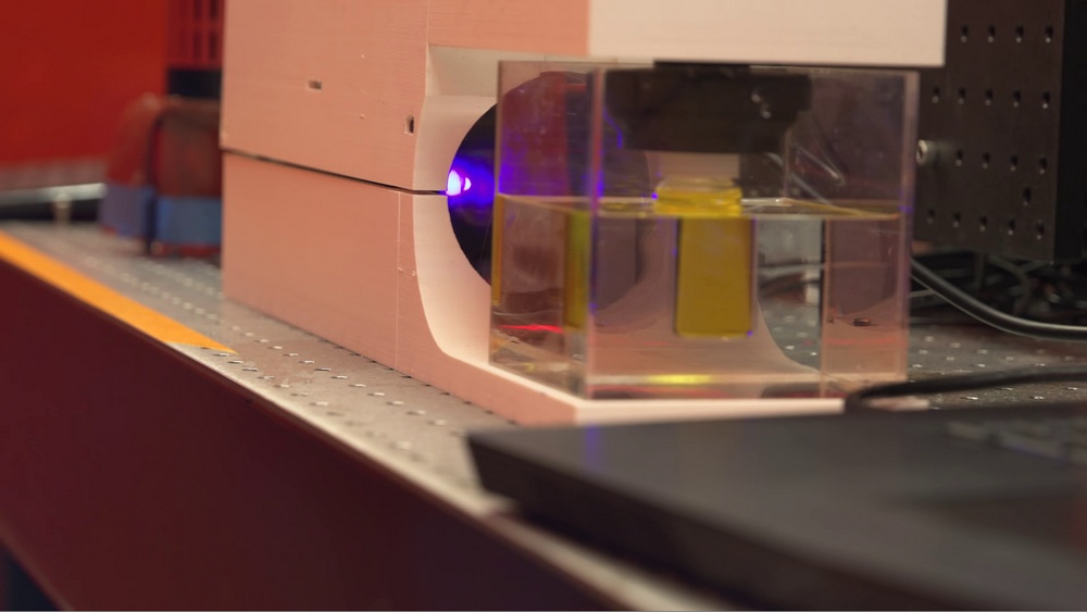 Фотополимерный 3D-принтер из бытового видеопроектора создает объекты без слоев - 3