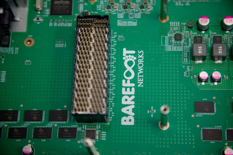 Intel покупает компанию Barefoot Networks, выпускающую коммутаторы Ethernet для центров обработки данных