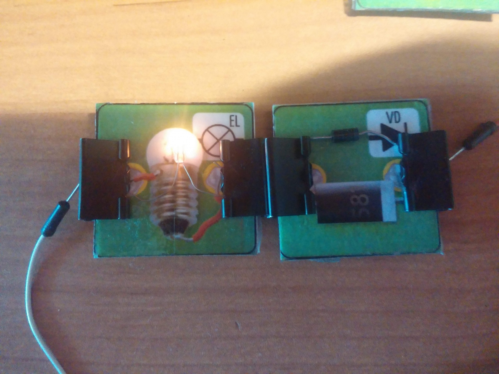 Превращаем картонную электрическую схему в настоящую или как сделать простой конструктор из настольной игры - 12