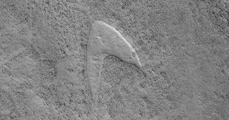 На Марсе обнаружен огромный логотип из Star Trek