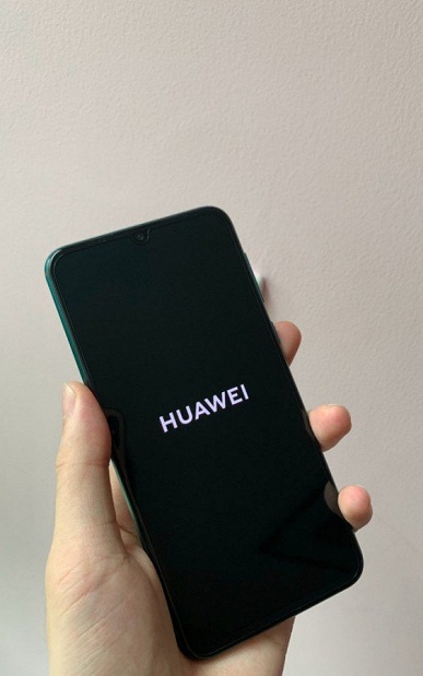 Фотогалерея дня: смартфон Huawei Nova 5 Pro и его 40-ваттное зарядное устройство 