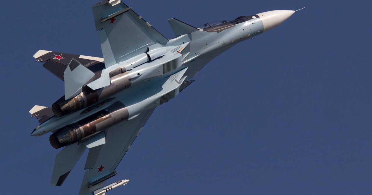 Су-27 и Су-30 сразились на сверхзвуке: видео