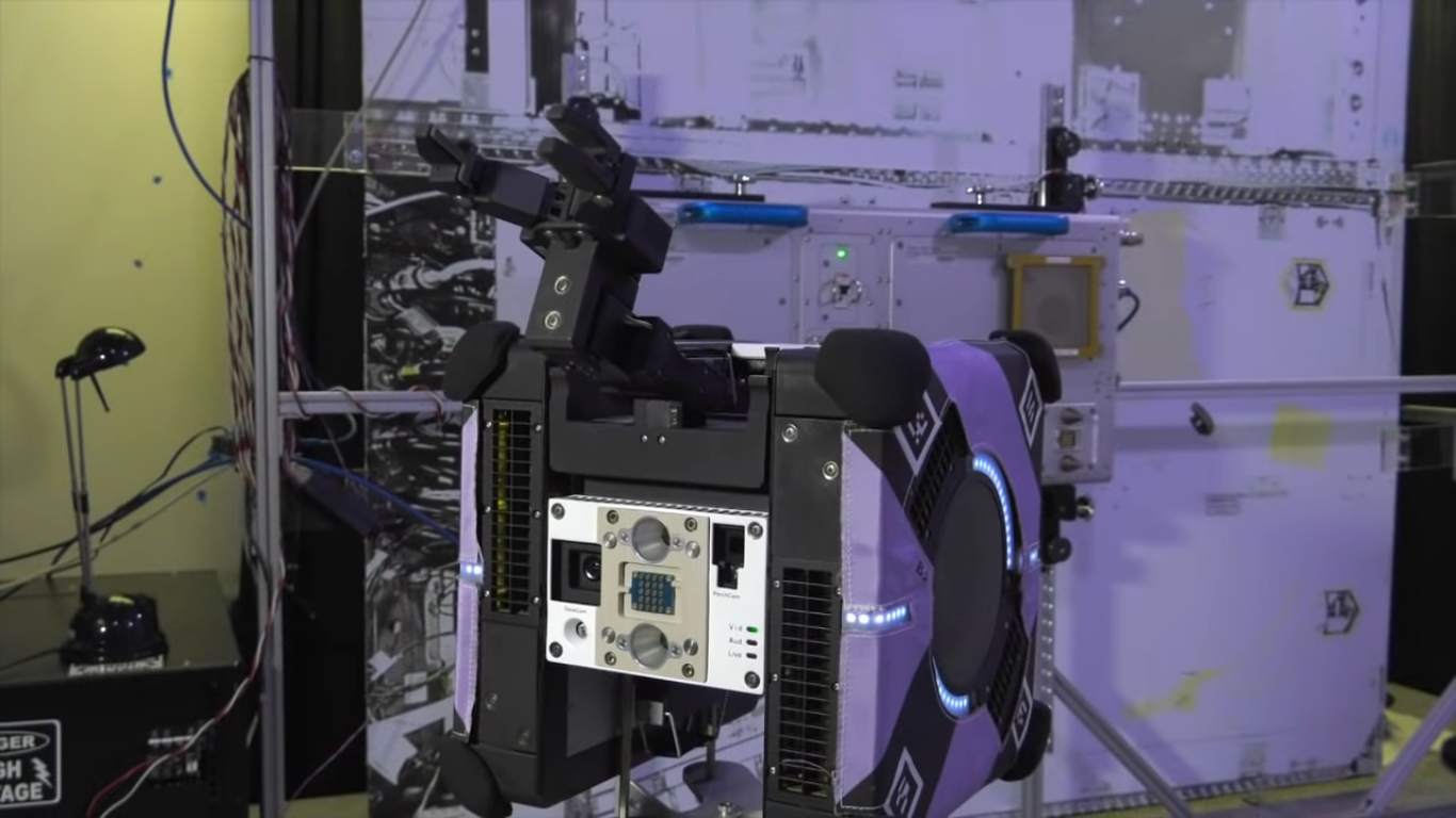 Робопчелка «Bumble» — первый тестовый полет внутри МКС - 6