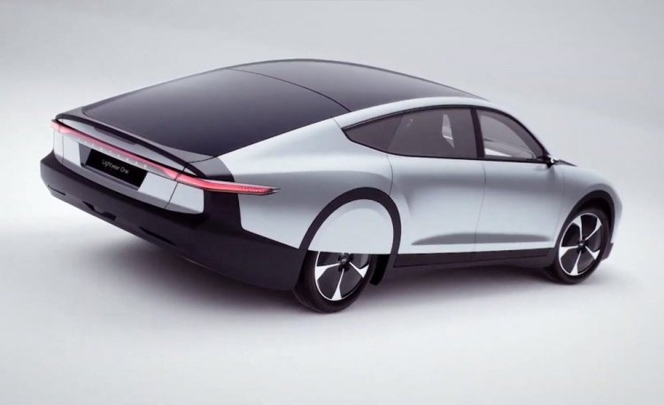 Lightyear представила «солнечный» электромобиль с запасом хода 720 км